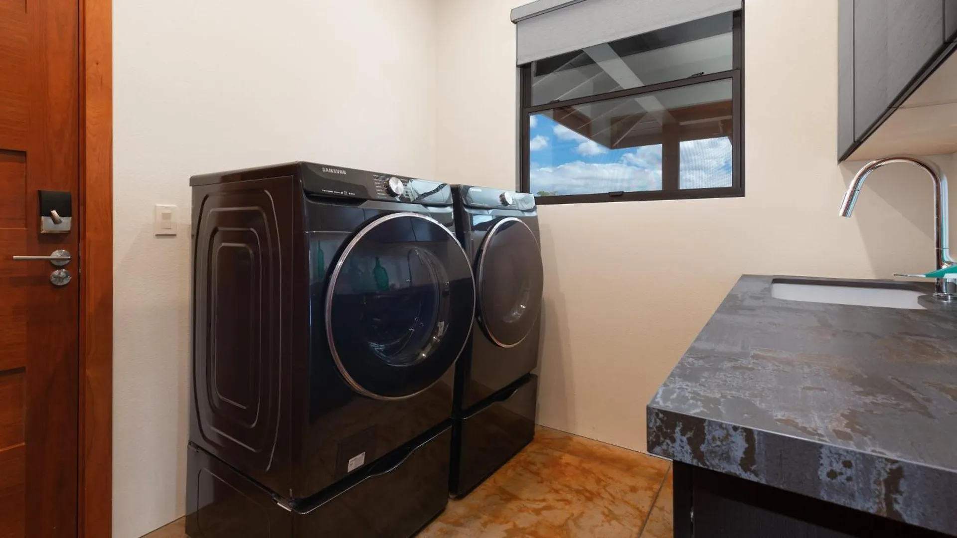 Family Tides Grand 5Br Ainamalu Home With Two Family Suites Waikoloa