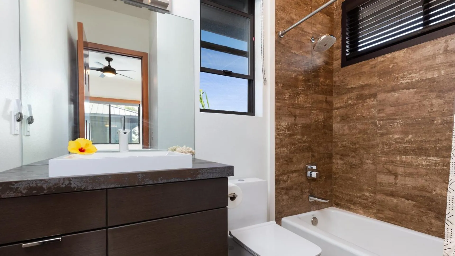 Holiday home Family Tides Grand 5Br Ainamalu Home With Two Family Suites Waikoloa United States